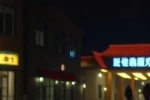 《第九层窗口》剧照：老楼第九层唯一亮灯的那扇窗